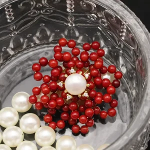 18 K Gold Plated Jewelry Metal Coral Round Bead Pearl Brooch Pin for Clothes Fashion Party Bridal Accessories Gift