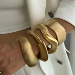 4 Pieces Metal Big Chunky Bangles Bracelets Set for Women Trendy Ladies Daily Thick Cuff Bracelets Fashion Hand Jewelry