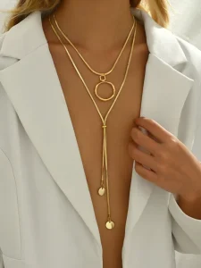 A Stainless Steel Chain Necklace in a Geometric Circular Design with a Simple Style Is an Excellent Gift to Give to a Friend