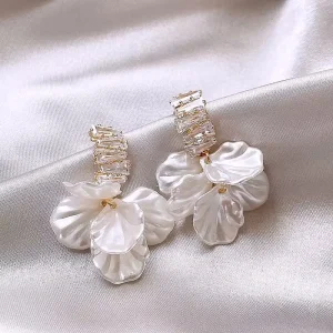 Acrylic Flower Petal Drop Earrings for Women’s Fashion Statement Shell Flower Trend Alloy Pendant Earring Jewelry