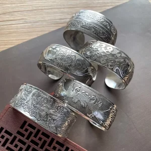 Antique Silver Ethnic Cuff Bracelet Traditional Chinese Carved Flower Open Wide Vintage Personality Jewelry Fashionable Bracelet