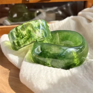 Asymmetrical Geometric Transparent Resin Bracelet Fresh Green Wavy Small Bangles
