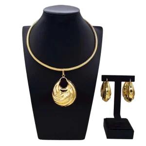 Beautiful 18k Brass Jewellery Sets Exquisite Gold Necklace Jewelry Set Woman Costume Accessories ET2300310