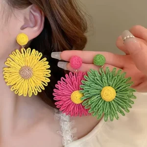 Bohemian Colorful Women Sunflower Pendant Earrings Natural Grass Weaving Raffia Flower Pendant Party Holiday Earrings