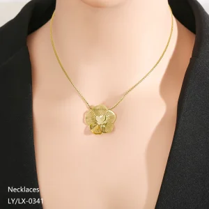 Classic Fashion Luxury Stainless Steel Anti-corrosion Link Chain Necklace 18k Gold Plated Flower Pendant Jewelry Women