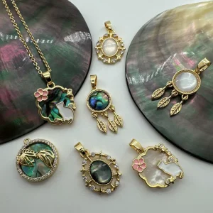 Copper 18K Gold Plated Vintage Fashion Charm Multi Element Natural Shell Pendant Trendy Exquisite Unisex Jewelry Piece