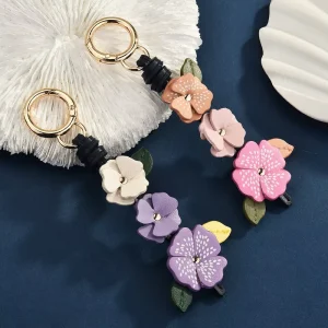 Creative 3D Flower Keychain Fashion Leather Minimalist Bag Charm Personality Accessory Bulk Keychain