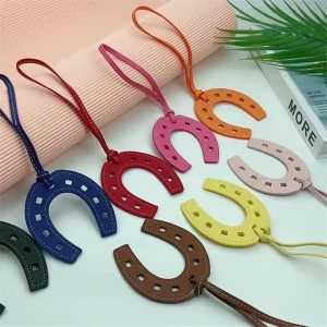 Creative Gifts Leather Horseshoe Keychain Decoration U shaped Basket Hanging Key Pendant Leather Horseshoe Bag Charm