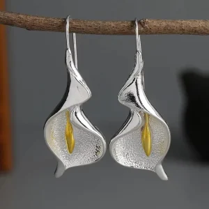 Creative Horseshoe Lotus Flower Shaped Earrings for Women Fashionable Elegant Light Luxury Versatile Women’s Earrings