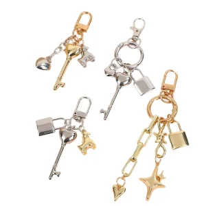 Creative Metal Key Lock Pendant Keychain with Silk Screen Printing Fashion Personalized Heart Design Gift Bag Charm