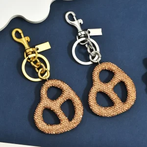 Creative Simulated Pretzel Bread Rhinestone Keychain Luxury Style Rhinestone Pretzel Cookie Shaped Bag Charm