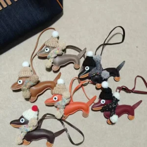 Creative Winter Design Pu Leather Keychains Dog with Wool Scarf & Cotton Hat Pendent Puppy Dog Keychain for Women Bag Charms