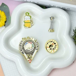 Custom Enamel Lapel Pins Beer Mug Snake Trophy Anniversary Globe Badge Round Sports Symbol Metal Brooch