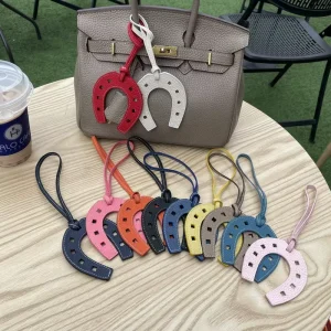 Custom Leather Keychain Fashion Luxury Leather Gift Keychain Handbag Hanging Tag Keyring Bag Charms
