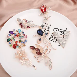 Custom Logo 3D Design Metal Brooches with Imitation Pearl and Fancy Gold Plating for Women’s Clothing Handbags Hanging