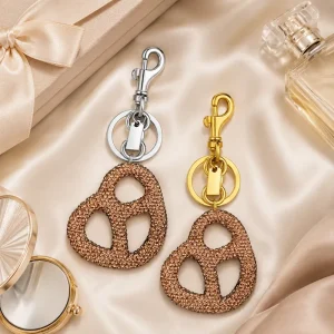 Custom Logo Metal Rhinestone Keychain Creative Pretzel Shape Gold Silver Plated Bag Charm Key Ring Promotional Gift