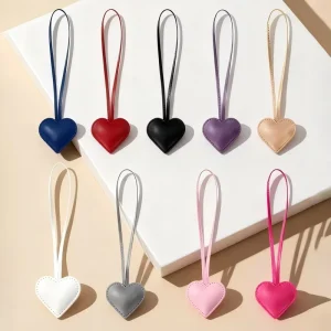 Custom Logo Multi color PU Leather Heart Keychain Car Keyring Love PU Leather Hanger Cartoon Fashion Bag Pendant Bag Ornament