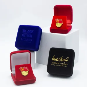 Custom Small Plastic Velvet Box for Soft Enamel Lapel Pin Romantic Sweet Engagement Ring Jewelry Box Lapel Pin Badge Package