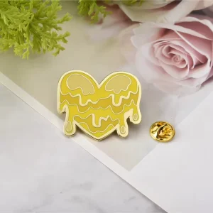 Custom logo Printing Love Badges with Pin Sublimation Souvenir Hearts Badges Blank Metal Enamel Brooch Lapel Pin
