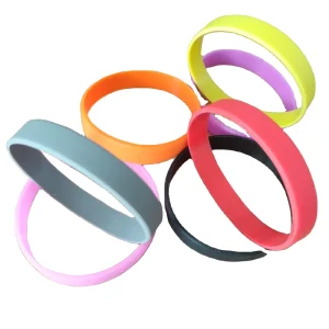 Customized High Quality Glow-in-Dark Silicone Wristbands Fashion Charm Bracelets for Promotional Events and Fitness Activities