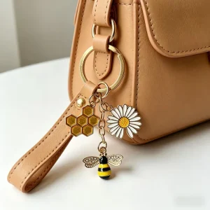 Cute Enamel Bee Daisy Keychain Zinc Alloy Honeycomb Pendant Key Chain Fashion Women Bag Charm Car Key Holder Jewelry Gift