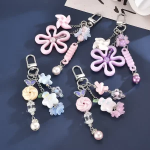 Cute Flower Keychain Charm Acrylic Beaded Bag Pendant Pearl Decoration Fashion Accessory Gift for Women Girls Backpack Phone
