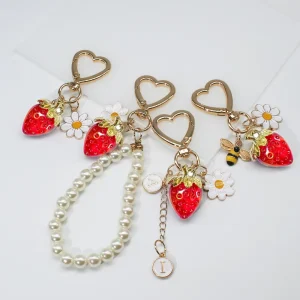 Cute Strawberry Heart shaped Metal Keychainhandmade Cross border Charm for Girl Bag Charm