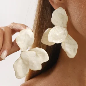 DREAM FASHION European Fashion Resort Floral Earrings Unique Statement Making and Sophisticated Stud Earrings Fashion Jewelry