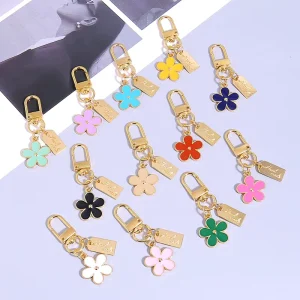 Dainty Bag Purse Key Charms Enamel Metal Daisy Flower Keychain Accessories for Women