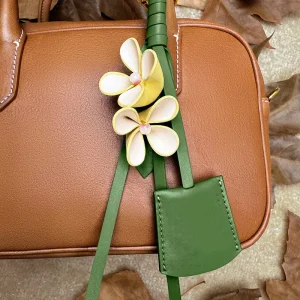 Decorative Artificial Eternal Flowers Artificial Handmade Flower Leather Keychain Faux Rose Flowers Bag Fashion Pendants Charms