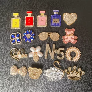 Designer Metal Charms Brooch Broches Femmes European Broches Pins Brooches Metal Luxury Bling Women Brooch Pin Metal Charm