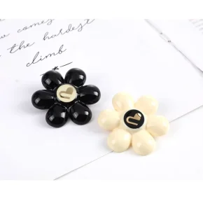 Designer Resin Brooch Gold Logo Luxury Flower Accessories Cute Charms Fashion Jewelry Pendants Party Unisex
