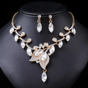 Elegant Crystal Flower Jewelry Set Sparkling Gemstone Necklace Earrings for Women Perfect for Banquets Weddings