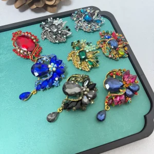 Elegant Glass Crystal Rhinestone Brooch Medium Alloy Pin Fashion Jewelry for Women Dress Decor