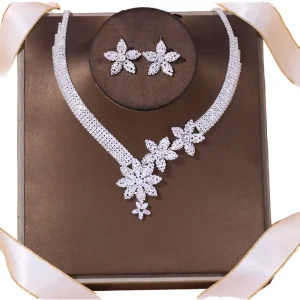 Elegant Ladies’ Fashion Jewelry Earrings and Necklace Accessories Made with Zircon and Artificial Crystals