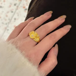 Elegant Retro Women’s Fashion Ring New Style Exquisite Light Luxury Versatile Trendy High End Ring with Simple Zircon Inlay