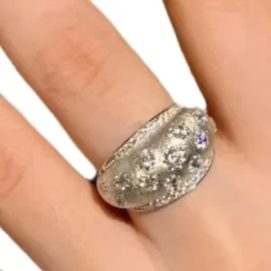 Elegant Retro Women’s Fashion Ring New Style Exquisite Light Luxury Versatile Trendy High End Ring with Simple Zircon Inlay