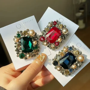 Elegant Women’s Square Zircon Brooches Fashionable Classic Suit Accessories Main Material Alloy for Gifts