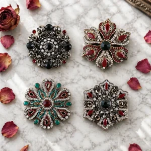 European American Fashion Geometric Royal-style Vintage Alloy Unisex Brooch Personalized Hollowed-out Badge Corsage High-end