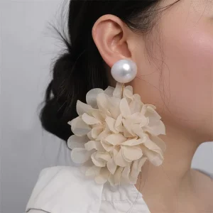 European American Floral Drop Earrings Resin Pearl Studs Elegant Fashionable Jewelry for Women Flower Earrings