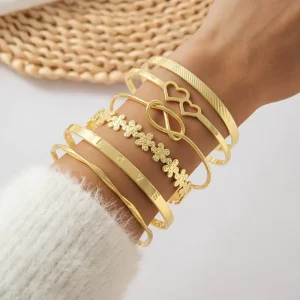 European and American Jewelry Double Heart Metal Bracelet Set for Women Retro Geometric Six Piece Metal Bracelet Set Daily Wear