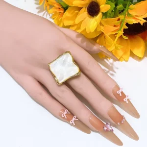 Exaggerated Hollow Large Alloy Ring Gold Plated Smooth Fashion Ring