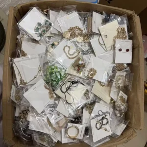 Factory Direct Mixed Bulk Jewellery 80-120Pcs Per KG Random Earrings Necklaces Bangles Rings Costume Jewelry Lots