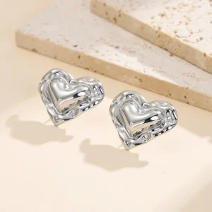 Factory Direct Price Retro Heart Silver Needle Earrings Fashion Women Daily Wear Metal Ear Studs Original Jewelry