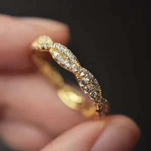 Factory Trendy Twist Band Rings for Women Luxury Paved Crystal Cubic Zirconia Wedding Fashion Jewelry Rings