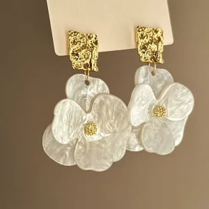 Fashion 3 Colors Statement Resin Flower Drop Earrings Trendy and Versatile Elegant Earrings for Women