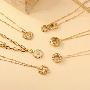 Fashion Accessories Jewelry Stainless Steel Pendant Necklace Inlaid Green Zirconia Three Ring Buckle Necklace for Women
