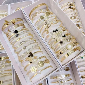 Fashion Bracelet Random Styles Bangles 18k Gold Plated Stainless Steel Cuff Bracelets for Women Jewelry