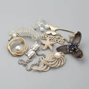 Fashion Brooch Zircon Stone Feather Brooch Pin for Women Men Delicate Lapel Pins Elegant