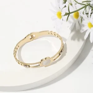 Fashion Charm Bracelets for Girls Light Cute Heart Shaped Beautiful Currents